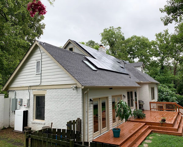 Residential Home in Nashville with Solar Panels and Battery Storage