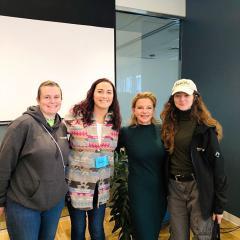 TN-Women-in-Green-Lightwave